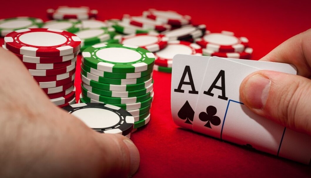 Rundt ti prosent av menn mellom 18 til 35 år spiller nettpoker, mener Niri Talberg. Først og fremst er det unge menn med gode karakterer fra ungdomsskolen som spiller, viser forskningen hans. (Foto: Victor Moussa / Shutterstock / NTB scanpix) Rundt ti prosent av menn mellom 18 til 35 år spiller nettpoker, mener Niri Talberg. Først og fremst er det unge menn med gode karakterer fra ungdomsskolen som spiller, viser forskningen hans. (Foto: Victor Moussa / Shutterstock / NTB scanpix)