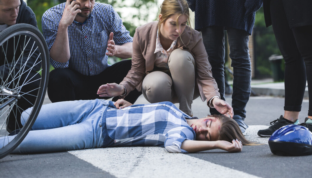 Husk hjelmen: Jo flere ganger man slår hodet, desto høyere er risikoen for demens. (Foto: Photographee.eu / Shutterstock / NTB scanpix) Husk hjelmen: Jo flere ganger man slår hodet, desto høyere er risikoen for demens. (Foto: Photographee.eu / Shutterstock / NTB scanpix)