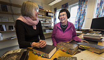 Marit Anne Haugan og Liv Helene Willumsen har kommet over flere lokale varianter forbundet med sankthansaften. Foto: Stig Brøndbo Marit Anne Haugan og Liv Helene Willumsen har kommet over flere lokale varianter forbundet med sankthansaften. Foto: Stig Brøndbo