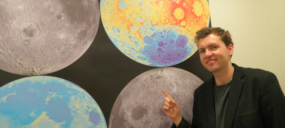 – Vi kaller ofte kratere for universets fossiler, sier Nils Charles Prieur. Han har studert Månens historie. (Foto: Ida Arff Tarjem)