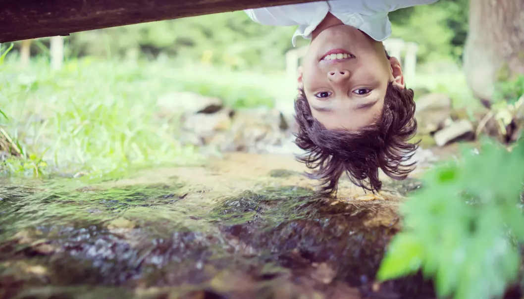 - Det er ikke nødvendigvis den fysiske faren som er barns hoveddrivkraft for lek i naturen, men utforsking og nysgjerrighet, sier høgskolelektor Jostein Rønning Sanderud.  (Foto: Shutterstock)