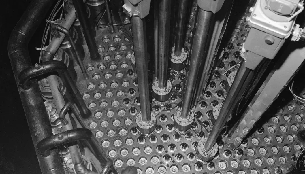 En feil i en ventil ved atomreaktoren i Halden lekkasje av radioaktivt tungtvann inne i reaktoren, men det har ikke vært lekkasje ut av reaktoren eller til omgivelsene. Reaktoren startes dermed ikke opp som planlagt neste uke. Her et bilde fra 1959 da reaktoren var klar til innvielse. (Foto: Knoblauch, NTB scanpix)