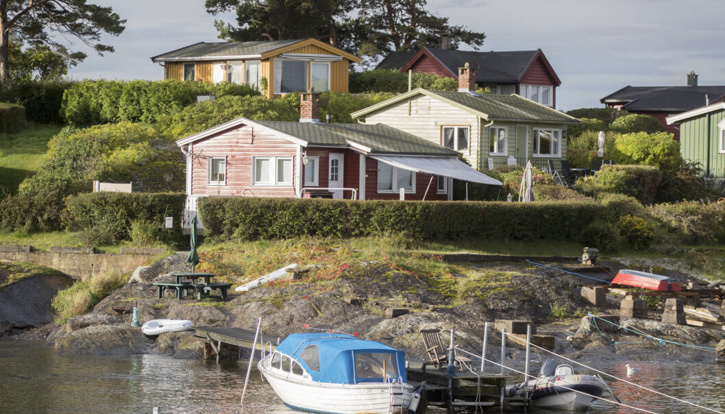 Hyttene på Lindøya i Oslofjorden er små og idylliske. Her er det ikke mulig for andre folk å ferdes og samtidig holde «rimelig avstand fra bebyggelse.» (Foto: Terje Pedersen / NTB scanpix) Hyttene på Lindøya i Oslofjorden er små og idylliske. Her er det ikke mulig for andre folk å ferdes og samtidig holde «rimelig avstand fra bebyggelse.» (Foto: Terje Pedersen / NTB scanpix)