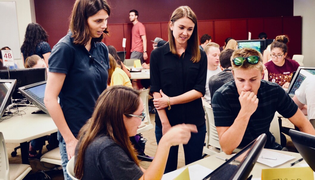 Studentene i undersøkelsen som hadde størst tro på seg selv, mente også at de var mer aktive i gruppearbeid. De som trodde at de var dummere enn samarbeidspartneren, sa at de deltok mindre. (Foto: Sandra Leander/ASU) Studentene i undersøkelsen som hadde størst tro på seg selv, mente også at de var mer aktive i gruppearbeid. De som trodde at de var dummere enn samarbeidspartneren, sa at de deltok mindre. (Foto: Sandra Leander/ASU)