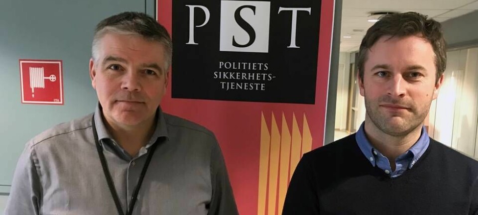 - Forskere er i sin natur grenseløse, man ønsker å dele kunnskap, og det har vi forståelse for, sier PST-sjef i Midt-Norge, Per Hollum (til venstre), og senioranalytiker Per Marius Frost-Nielsen. (Foto: Tore Oksholen)