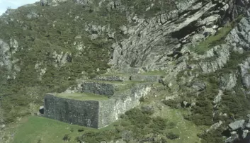 Norges første helgen skal ha dødd i denne hulen på Vestlandet for over 1000 år siden