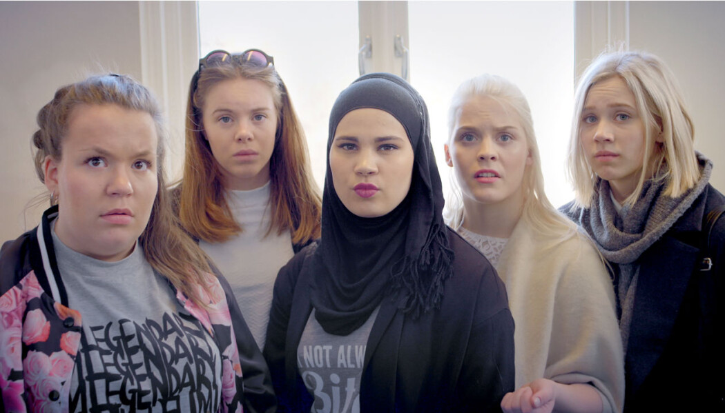 – Vi vet at Skam blir brukt i skolen, men vi vet ikke så mye om hvordan, sier Dag Skarstein ved OsloMet. (Foto: NRK) – Vi vet at Skam blir brukt i skolen, men vi vet ikke så mye om hvordan, sier Dag Skarstein ved OsloMet. (Foto: NRK)
