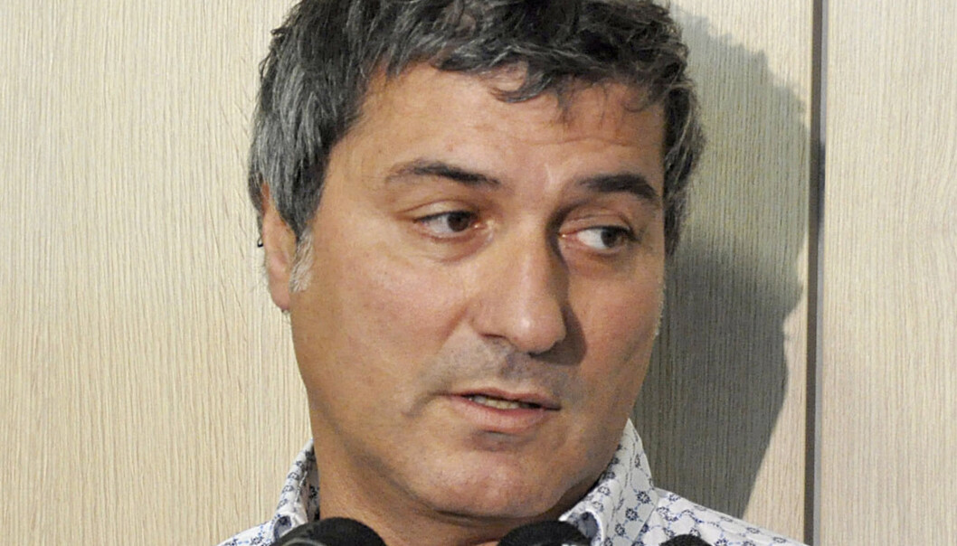 Paolo Macchiarini ble verdenskjent da han som verdens første kirurg transplanterte en kunstig strupe inn i mennesker. Syv av åtte pasienter døde. (Foto: AP) Paolo Macchiarini ble verdenskjent da han som verdens første kirurg transplanterte en kunstig strupe inn i mennesker. Syv av åtte pasienter døde. (Foto: AP)