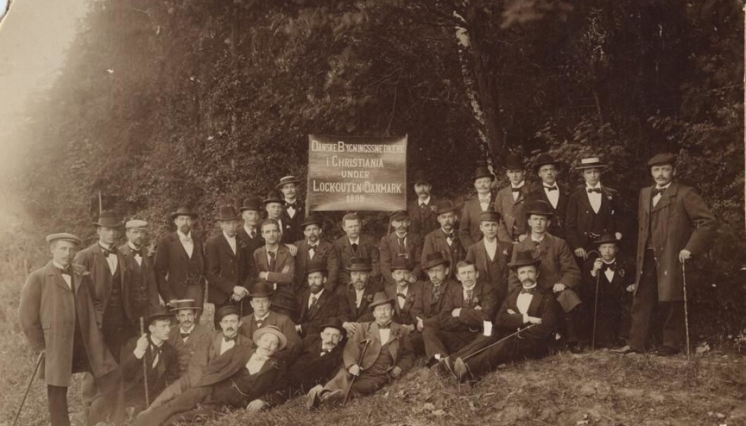 Danske bygningsarbeidere i konflikt i 1899. (Foto: Jens Brede/Arbeidermuseets arkiv) Danske bygningsarbeidere i konflikt i 1899. (Foto: Jens Brede/Arbeidermuseets arkiv)