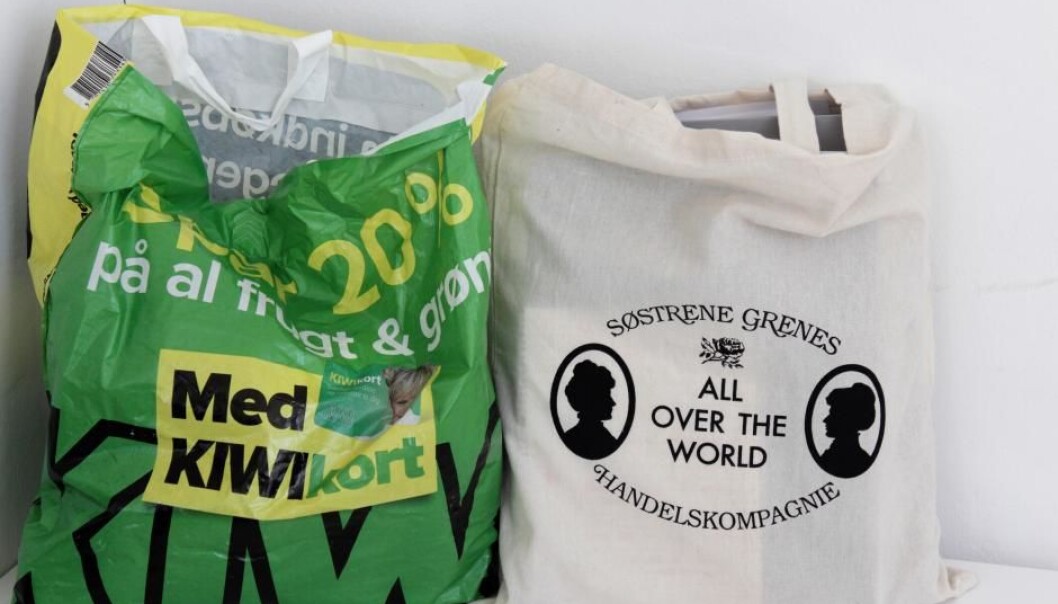 Bomullsposer belaster miljøet mer enn plastposer. Men det betyr ikke at plast er bra for miljøet. (Foto: videnskab.dk) Bomullsposer belaster miljøet mer enn plastposer. Men det betyr ikke at plast er bra for miljøet. (Foto: videnskab.dk)