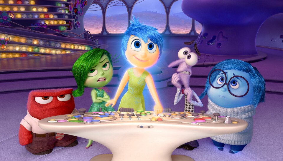 Mentalisering handler om innsikt i både eget og andres sinn, og konseptet har nådd kinolerretet. Skaperne av animasjonsfilmen «Innsiden ut» tar det bokstavelig når de zoomer inn og lar oss titte inn i hodet til elleve år gamle Riley. Der jobber fem figurer som hver representerer en følelse: fra venstre sinne, avsky, glede, frykt og sorg. Sammen styrer de skuta hjernen. (Foto: Disney Pixar 2014)