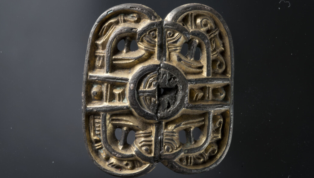 Melberg-spennen. (Foto: T. Tveit, Arkeologisk museum, Universitetet i Stavanger) Melberg-spennen. (Foto: T. Tveit, Arkeologisk museum, Universitetet i Stavanger)