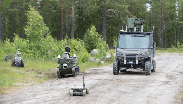 Kjøretøyene som ble brukt i eksperimentet er i utgangspunktet hyllevare, men de har i ulik grad blitt påbygd eller ombygd. (Foto: Christian Tandberg / FFI) Kjøretøyene som ble brukt i eksperimentet er i utgangspunktet hyllevare, men de har i ulik grad blitt påbygd eller ombygd. (Foto: Christian Tandberg / FFI)