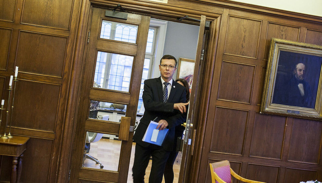 Rektor ved Universitetet i Bergen, Dag Rune Olsen, avviser at han har handla i strid med lova eller Redaktørplakaten. (Foto: Ingvild Festervoll Melien) Rektor ved Universitetet i Bergen, Dag Rune Olsen, avviser at han har handla i strid med lova eller Redaktørplakaten. (Foto: Ingvild Festervoll Melien)