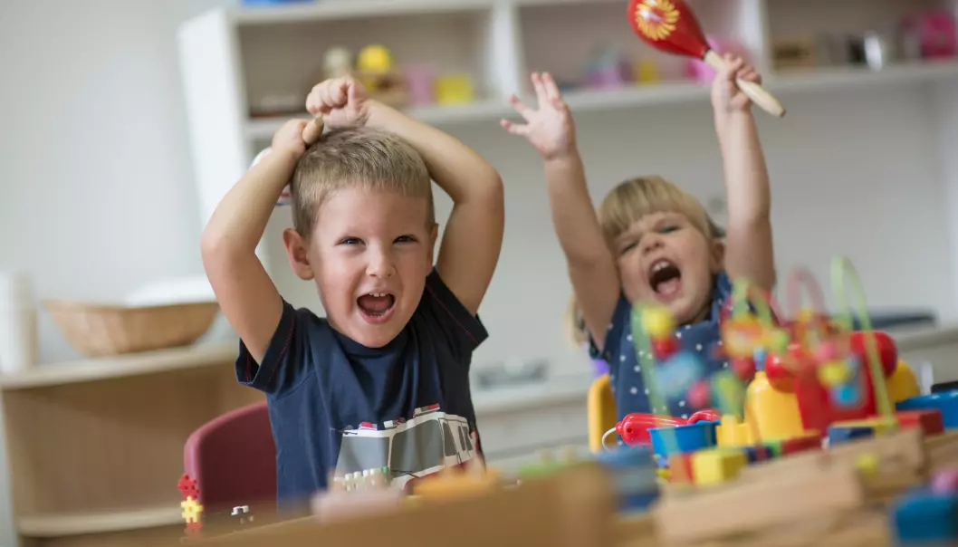 Mange av lydene i barnehagen er bare bråk. Men noe av det kan jo også være viktig informasjon som barna formidler. Derfor kan ikke de som jobber der gå med hørselsvern eller ørepropper. Det kan være en av grunnene til at førskolelærere rapporterer om mer hørselsplager enn andre. (Foto: Shutterstock / NTB Scanpix)