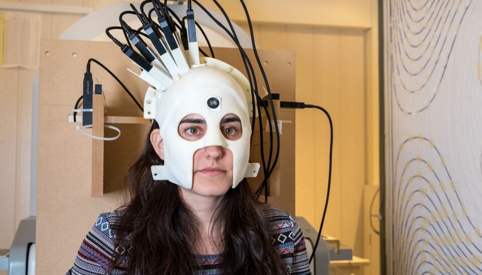 Helt fritt kan hun kanskje ikke bevege seg, men i hvert fall friere enn med dagens MEG-skannere. (Foto: Wellcome)