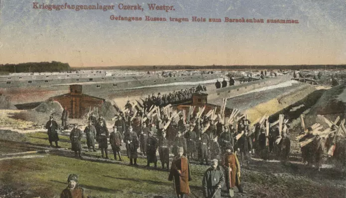 Et bilde av fangeleieren i Czersk på et postkort fra første verdenskrig. (Bilde: Kobialka/Antiquity)