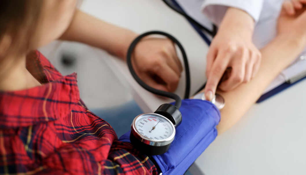 Yngre kvinner har generelt lavere blodtrykk enn menn. Hvorfor er det slik? (Illustrasjonsfoto: Shutterstock / NTB Scanpix) Yngre kvinner har generelt lavere blodtrykk enn menn. Hvorfor er det slik? (Illustrasjonsfoto: Shutterstock / NTB Scanpix)