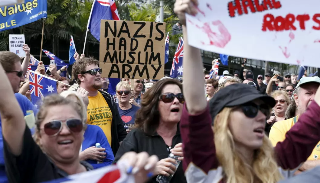 UiO-forskere har reist rundt i verden for å undersøke hvordan folk takler globaliseringen. Bildet viser australske demonstranter som protesterer mot muslimsk innvandring i 2015.   (Illustrasjonsfoto: Reuters/Jason Reed)