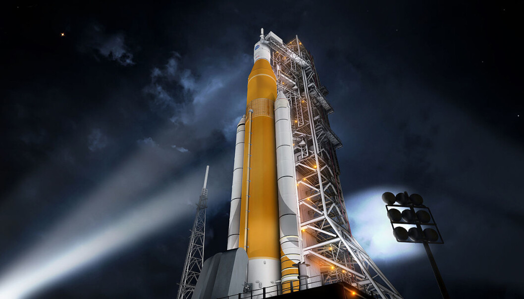 Space Launch System er ikke klar for prøveoppskytning før tidligst desember 2019. Dette er bare en illustrasjon. De to siderakettene er hentet fra bæreraketten til romferga. Ingen deler av SLS er gjenbrukbare. Derfor blir raketten svært dyr. Hver oppskytning vil koste rundt en milliard dollar. (Illustrasjon: NASA/Marshall Space Flight Center) Space Launch System er ikke klar for prøveoppskytning før tidligst desember 2019. Dette er bare en illustrasjon. De to siderakettene er hentet fra bæreraketten til romferga. Ingen deler av SLS er gjenbrukbare. Derfor blir raketten svært dyr. Hver oppskytning vil koste rundt en milliard dollar. (Illustrasjon: NASA/Marshall Space Flight Center)