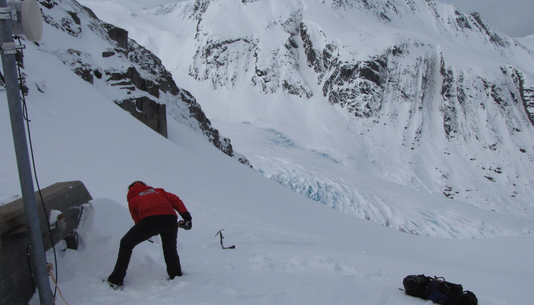 – The entrance to the tunnel was completely covered, so we had to dig that out before we could come into the tunnel. (Foto: Miriam Jackson / NVE) – The entrance to the tunnel was completely covered, so we had to dig that out before we could come into the tunnel. (Foto: Miriam Jackson / NVE)