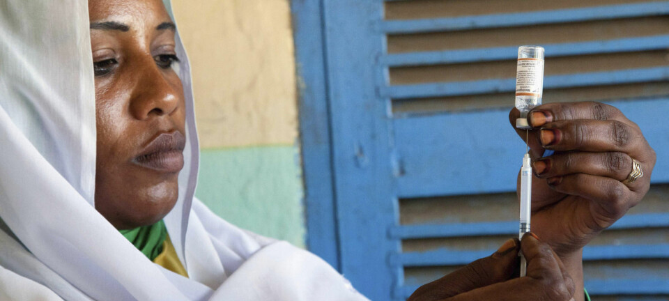 Vaksine mot hjernehinnebetennelse i Darfur. Sykdommen er dyr å behandle, og forskere anslår at vaksinen kan hindre at to og en halv million mennesker blir kastet ut i fattigdom. (Foto: Reuters/NTB scanpix)