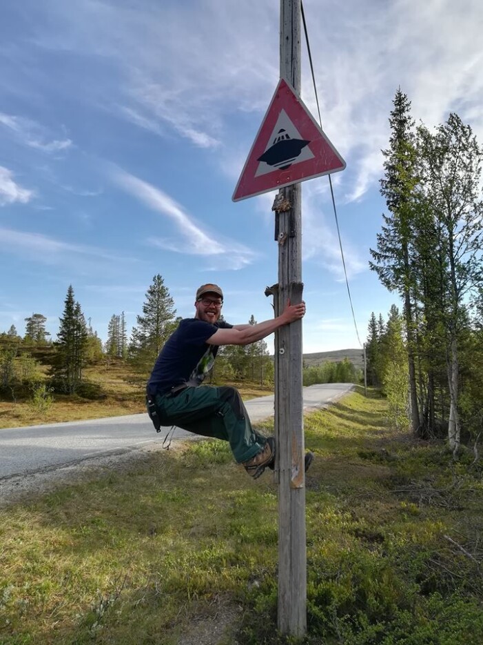 Hessdalen er kjent for sine mystiske lysfenomen og medfølgende UFO-entusiaster fra fjern og nær, noe våre feltarbeidere har sansen for (Foto: Hilde Stokland Rui). Hessdalen er kjent for sine mystiske lysfenomen og medfølgende UFO-entusiaster fra fjern og nær, noe våre feltarbeidere har sansen for (Foto: Hilde Stokland Rui).