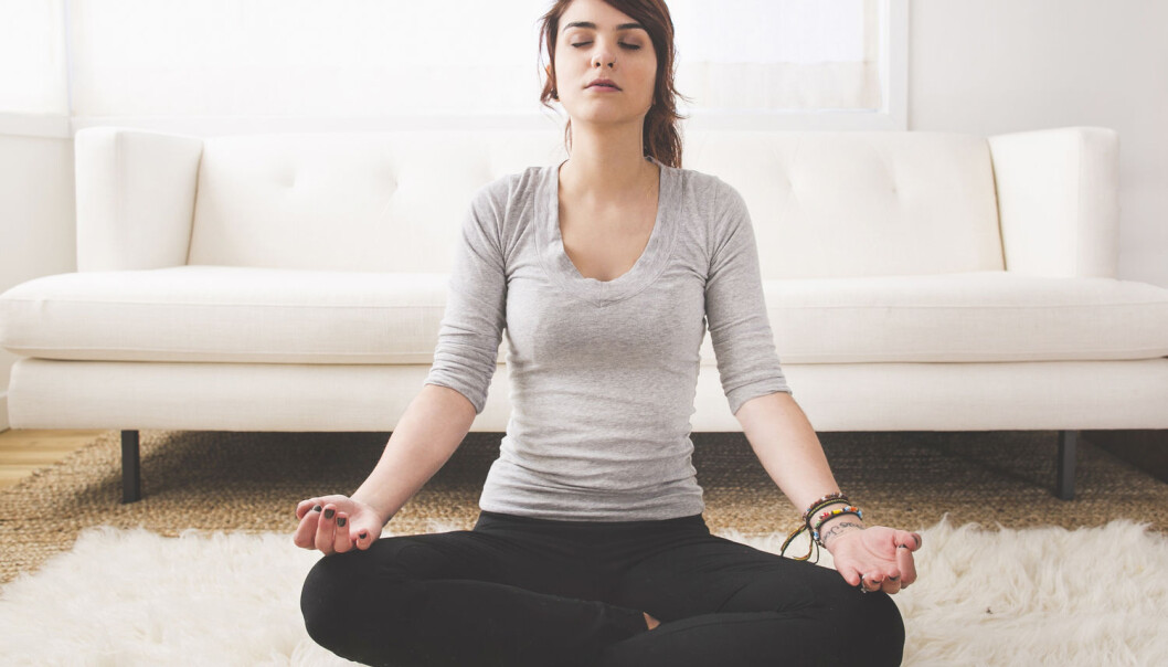 Mange mediterer for å få det bedre med seg selv. Men kan meditasjonen også hjelpe oss med å oppføre oss bedre overfor andre? Det kan forskningen foreløpig ikke si noe om, ifølge en oppsummering. (Foto: Shutterstock/NTB scanpix) Mange mediterer for å få det bedre med seg selv. Men kan meditasjonen også hjelpe oss med å oppføre oss bedre overfor andre? Det kan forskningen foreløpig ikke si noe om, ifølge en oppsummering. (Foto: Shutterstock/NTB scanpix)