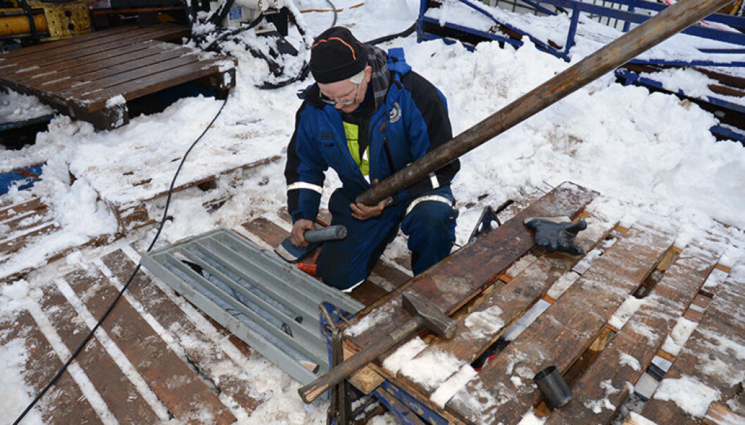 Dypt nede i bakken kan det skjule seg sjeldne verdifulle metaller. Forskere gjør nå omfattende undersøkelser i Fensfeltet på jakt etter disse metallene. (Foto: NGU) Dypt nede i bakken kan det skjule seg sjeldne verdifulle metaller. Forskere gjør nå omfattende undersøkelser i Fensfeltet på jakt etter disse metallene. (Foto: NGU)