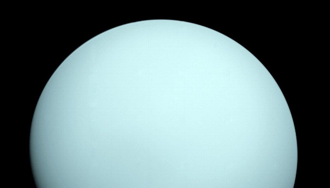 Uranus, med sin meget glatte og anonyme atmosfære, som består av Hydrogen og helium. Bildet er tatt av Voyager i 1986. (Bilde: NASA) Uranus, med sin meget glatte og anonyme atmosfære, som består av Hydrogen og helium. Bildet er tatt av Voyager i 1986. (Bilde: NASA)