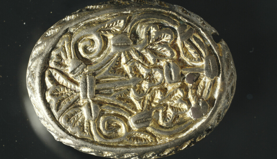Vikingkvinnen ble gravlagt med denne beltespennen, som trolig kommer fra de britiske øyene. (Foto: R. Johnsrud, Arkeologisk museum, Universitetet i Stavanger)