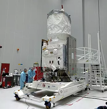 Aeolus gjøres klar for oppskytingen den 21. august 2018. Den er en av ESAs forskningssatellitter i Earth Explorer-serien. De måler alt fra jordas ismasser, sirkulasjonen i havet, magnetfeltet og mer. (Foto: ESA)