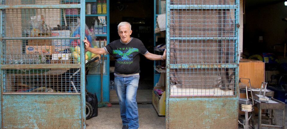 Noen flyktningleirer har blitt permanente bosteder der generasjoner organiserer livene sine med butikker og samlingssteder, men innbyggerne mangler likevel ofte økonomiske og politiske rettigheter. Shatila flyktningleir i Libanon ble dannet for palestinske flyktninger i 1949. I dag bor det også mange syrere der. (Foto: Jekaterina Saveljeva/Reuters/NTB scanpix)