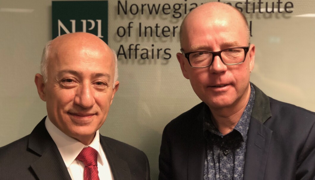 Dlawer Ala’Aldeen har i mange år vært en forkjemper for kurdernes sak i Midtøsten, samtidig som han er tydelig i sin kritikk av partier og ledere for det regionale selvstyret i irakisk Kurdistan. Morten Bøås er spesialist på politikk i Afrika og Midtøsten. Han har vært svært kritisk til Norges deltakelse i bombingen av Libya og har kritisert mangelen på offentlig debatt om Norges militære engasjementet i Afrika. (Foto: Bård Amundsen) Dlawer Ala’Aldeen har i mange år vært en forkjemper for kurdernes sak i Midtøsten, samtidig som han er tydelig i sin kritikk av partier og ledere for det regionale selvstyret i irakisk Kurdistan. Morten Bøås er spesialist på politikk i Afrika og Midtøsten. Han har vært svært kritisk til Norges deltakelse i bombingen av Libya og har kritisert mangelen på offentlig debatt om Norges militære engasjementet i Afrika. (Foto: Bård Amundsen)