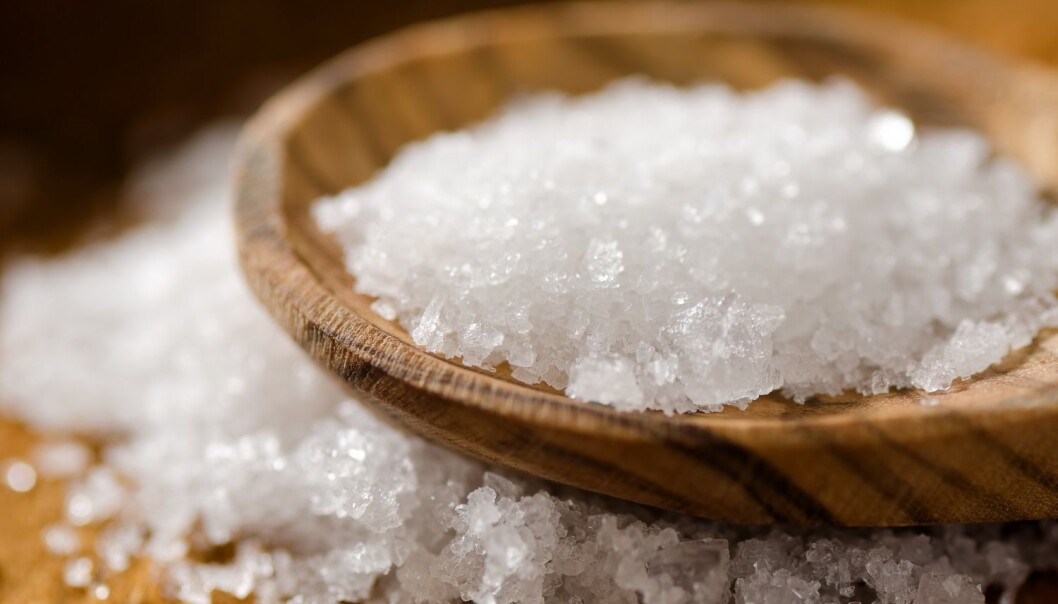 Fleur de sel-salt består av saltkrystaller fremstilt fra havvann. Krystallene er sprø flak som kan knuses med fingrene og strøs over maten. (Foto: Foodio, Shutterstock, NTB scanpix) Fleur de sel-salt består av saltkrystaller fremstilt fra havvann. Krystallene er sprø flak som kan knuses med fingrene og strøs over maten. (Foto: Foodio, Shutterstock, NTB scanpix)