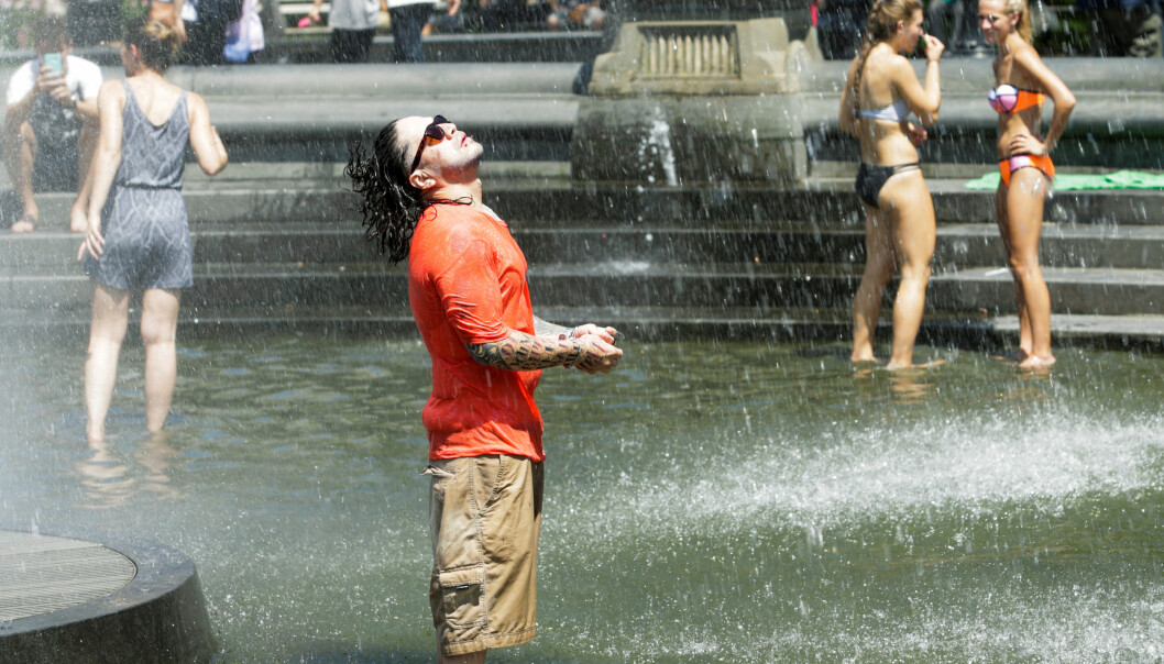 Beregningene bekrefter at 2015, 2016 og 2107 er de varmeste årene som noensinne er registrert. Her under en hetebølge i New York i 2016. (Foto: Eduardo Munoz, Reuters, NTB scanpix)