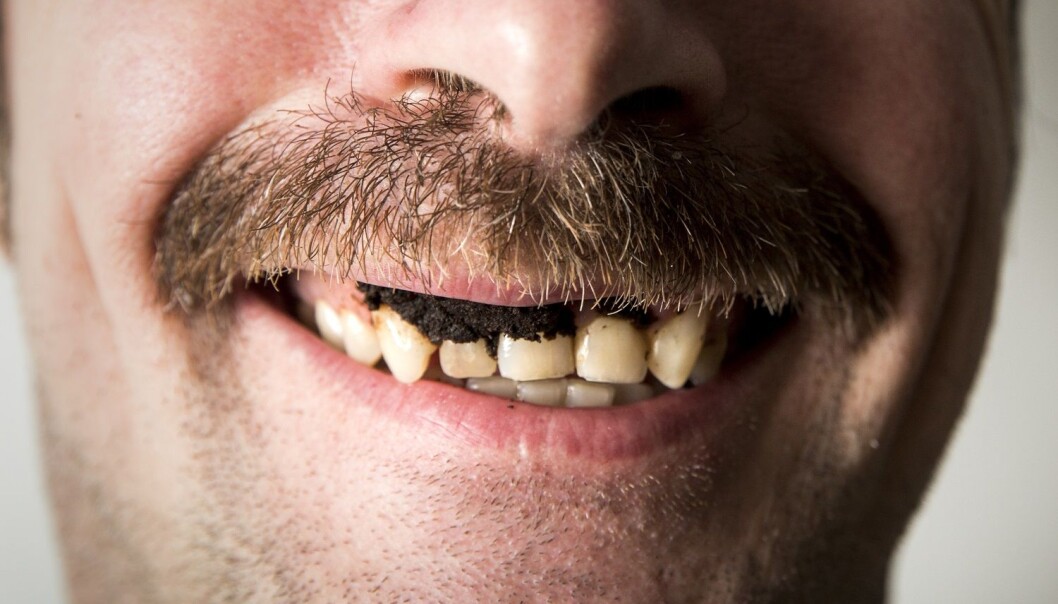 SSBs statistikk over nordmenns tobakksvaner det siste tiåret viser at andelen dagligrøykere synker entydig, mens daglige brukere av snus har steget markant. (Illustrasjonsfoto: Erlend Aas, NTB scanpix) SSBs statistikk over nordmenns tobakksvaner det siste tiåret viser at andelen dagligrøykere synker entydig, mens daglige brukere av snus har steget markant. (Illustrasjonsfoto: Erlend Aas, NTB scanpix)