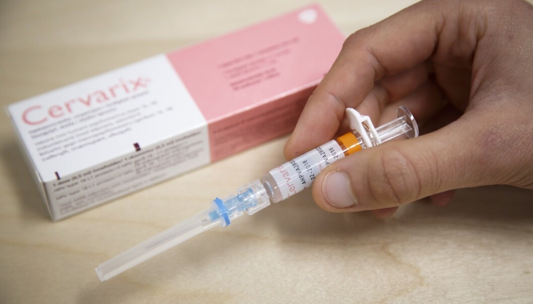 En sprøyte med Cervarix HPV-vaksine på St. Hanshaugen helsestasjon i Oslo. Kvinner født i 1991 og senere har siden 2013 fått tilbud om gratis HPV-vaksinering. (Foto: Heiko Junge, NTB scanpix) En sprøyte med Cervarix HPV-vaksine på St. Hanshaugen helsestasjon i Oslo. Kvinner født i 1991 og senere har siden 2013 fått tilbud om gratis HPV-vaksinering. (Foto: Heiko Junge, NTB scanpix)