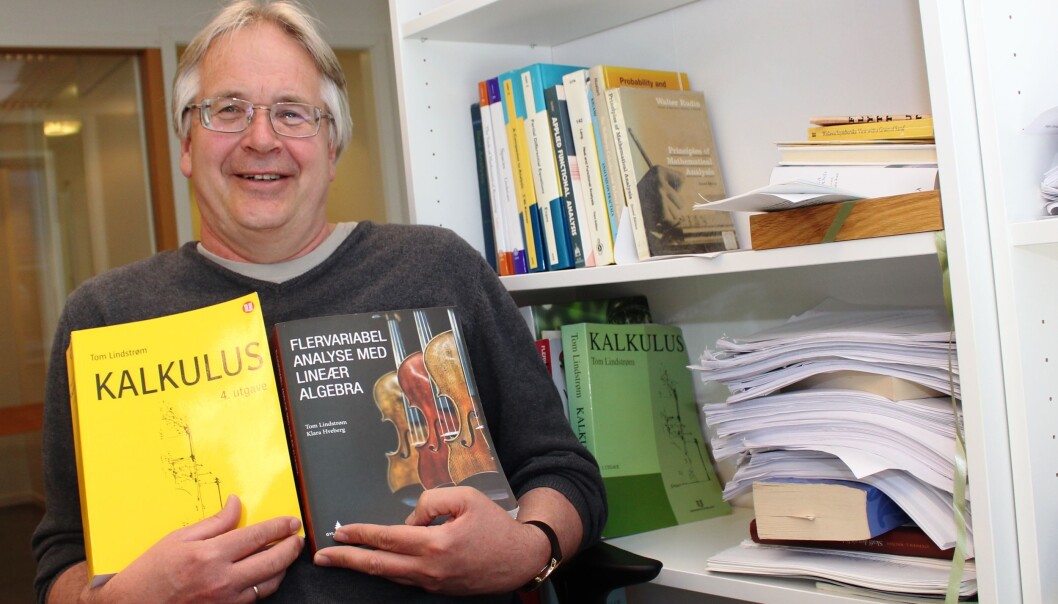 Professor Tom Lindstrøm skriver lærebøker i teoretisk matematikk, og på fritida jakter han på skjønnlitteratur med matematisk tilsnitt. (Foto: Bjarne Røsjø) Professor Tom Lindstrøm skriver lærebøker i teoretisk matematikk, og på fritida jakter han på skjønnlitteratur med matematisk tilsnitt. (Foto: Bjarne Røsjø)