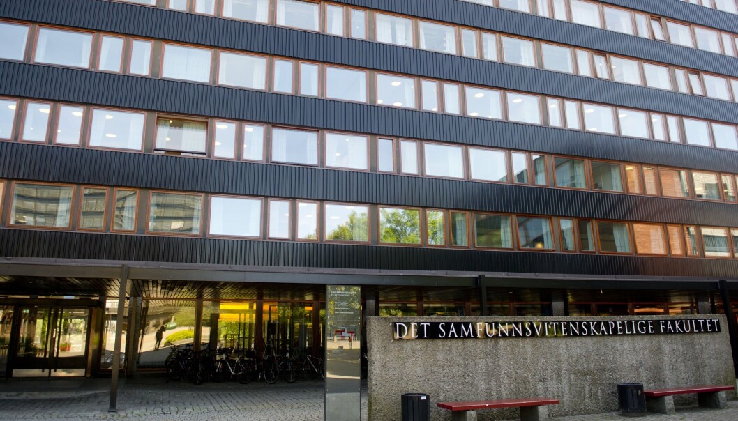Norske studenter, blant annet de som går på Universitetet i Oslo (bildet), er uvanlig avhengige av deltidsjobb. (Foto: Jon Olav Nesvold / NTB scanpix) Norske studenter, blant annet de som går på Universitetet i Oslo (bildet), er uvanlig avhengige av deltidsjobb. (Foto: Jon Olav Nesvold / NTB scanpix)