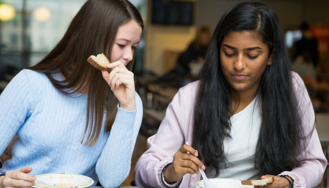 Jenter i alderen 15–20 år har økt forekomst av diagnoser for psykiske lidelser de siste fem årene, i motsetning til resten av befolkningen. Forskerne er ikke sikre på hvorfor. (Foto: Thomas Brun, NTB scanpix) Jenter i alderen 15–20 år har økt forekomst av diagnoser for psykiske lidelser de siste fem årene, i motsetning til resten av befolkningen. Forskerne er ikke sikre på hvorfor. (Foto: Thomas Brun, NTB scanpix)