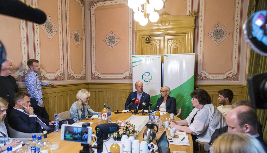 Partileder i Senterpartiet, Trygve Slagsvold Vedum, og parlamentarisk leder, Marit Arnstad på en pressekonferanse før sommerferien på Stortinget. (Foto: Axel Nilsson Raftsjø, NTB scanpix) Partileder i Senterpartiet, Trygve Slagsvold Vedum, og parlamentarisk leder, Marit Arnstad på en pressekonferanse før sommerferien på Stortinget. (Foto: Axel Nilsson Raftsjø, NTB scanpix)