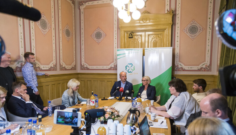Partileder i Senterpartiet, Trygve Slagsvold Vedum, og parlamentarisk leder, Marit Arnstad på en pressekonferanse før sommerferien på Stortinget. (Foto: Axel Nilsson Raftsjø, NTB scanpix)