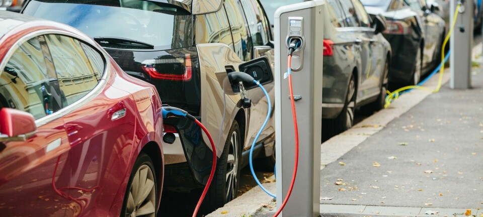 Hvor mye mer klima- og miljøvennlige enn fossilbiler er egentlig elbilene? (Foto: Scharfsinn, Shutterstock, NTB scanpix)