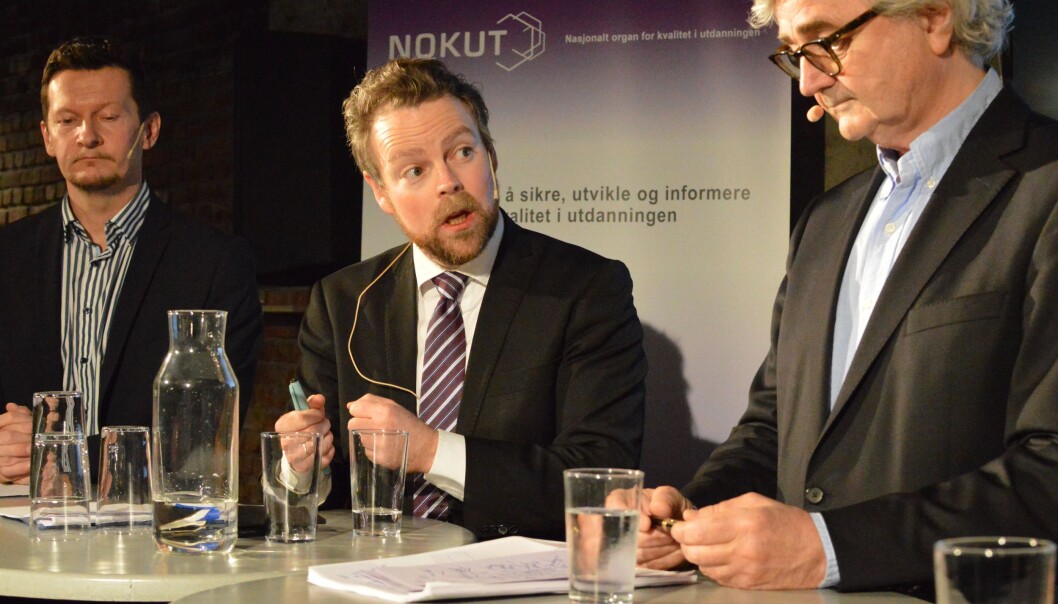 Kunnskapsminister Torbjørn Røe Isaksen diskuterte funnene med bl.a NOKUT-direktør Terje Mørland (t.v.) og Forskerforbundet-leder Petter Aaslestad (t.h) på NOKUT-frokost. (Foto: Foto: Nils Martin Silvola / Uniforum) Kunnskapsminister Torbjørn Røe Isaksen diskuterte funnene med bl.a NOKUT-direktør Terje Mørland (t.v.) og Forskerforbundet-leder Petter Aaslestad (t.h) på NOKUT-frokost. (Foto: Foto: Nils Martin Silvola / Uniforum)