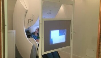 Ifølge Angus Stevner blir forskningsprosjektet «Foreldrehjernen» det første i verden som bruker både MR-skanninger (fMRI og DTI) og MEG-skanninger til å måle hvilke endringer i hjernens strukturelle og funksjonelle nettverk hos menn og kvinner som blir foreldre. (Foto: Lise Brix) Ifølge Angus Stevner blir forskningsprosjektet «Foreldrehjernen» det første i verden som bruker både MR-skanninger (fMRI og DTI) og MEG-skanninger til å måle hvilke endringer i hjernens strukturelle og funksjonelle nettverk hos menn og kvinner som blir foreldre. (Foto: Lise Brix)