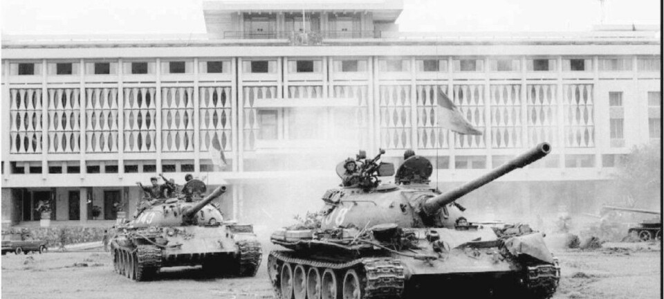 Selv om vi ikke har hatt mange mellomstatlige kriger siden 1945, har vi sett flere internasjonaliserte konflikter. Dette er betegnelsen på konflikter som begynner internt i et land, men som eskalerer når en eller flere utenforstående stater blander seg inn og støtter den ene parten. Vietnamkrigen på 1960-tallet er et typisk eksempel på dette. Bildet er fra 30. april 1975, da nordvietnamesere tok presidentpalasset i den vietnamesiske hovedstaden Saigon. (Foto: Reuters / NTB Scanpix)