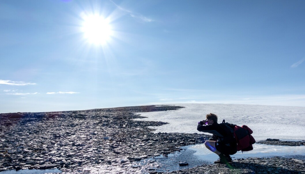 Mann på Blåhøa i Oppdal kommune som drikker isvann. (Illustrasjonsfoto: Gorm Kallestad, NTB scanpix) Mann på Blåhøa i Oppdal kommune som drikker isvann. (Illustrasjonsfoto: Gorm Kallestad, NTB scanpix)