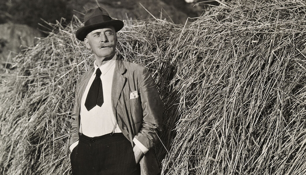 Knut Hamsun var kritisk til troen på at all utvikling var fremskritt. Han skrev blant annet at «... fremskritt det er legemets nødvendige hvile og sjelens nødvendige ro. Fremskritt det er menneskets trivsel». (Foto: Anders Beer Wilse / Nasjonalbiblioteket) Knut Hamsun var kritisk til troen på at all utvikling var fremskritt. Han skrev blant annet at «... fremskritt det er legemets nødvendige hvile og sjelens nødvendige ro. Fremskritt det er menneskets trivsel». (Foto: Anders Beer Wilse / Nasjonalbiblioteket)