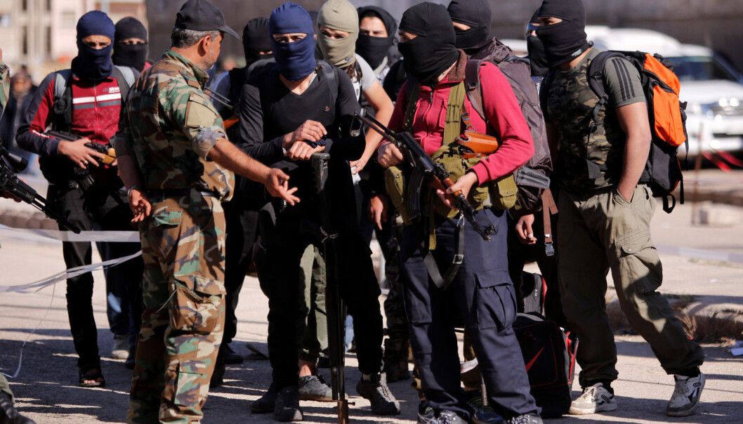 USA har hevdet at støtten til opposisjonen i Syria vil få partene til å snakke sammen. Men den gjør det tvert imot mindre sannsynlig at det blir forhandlinger med regjeringen, ifølge en svensk forsker. (Foto: Omar Sanadiki/Reuters/NTB scanpix) USA har hevdet at støtten til opposisjonen i Syria vil få partene til å snakke sammen. Men den gjør det tvert imot mindre sannsynlig at det blir forhandlinger med regjeringen, ifølge en svensk forsker. (Foto: Omar Sanadiki/Reuters/NTB scanpix)